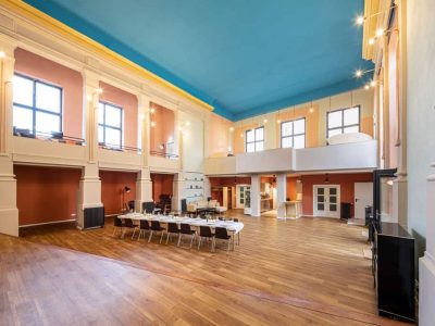 Aufenthaltsraum im Raumquartier Brandenburg als zentraler Treffpunkt im Ferienlager in Brandenburg an der Havel.