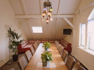 Aufenthaltsraum im Schullandheim Neukirchen für das Ferienlager in Sachsen.