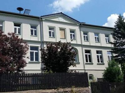 Außenansicht des Schullandheims Neukirchen als Unterkunft für das Ferienlager in Sachsen.